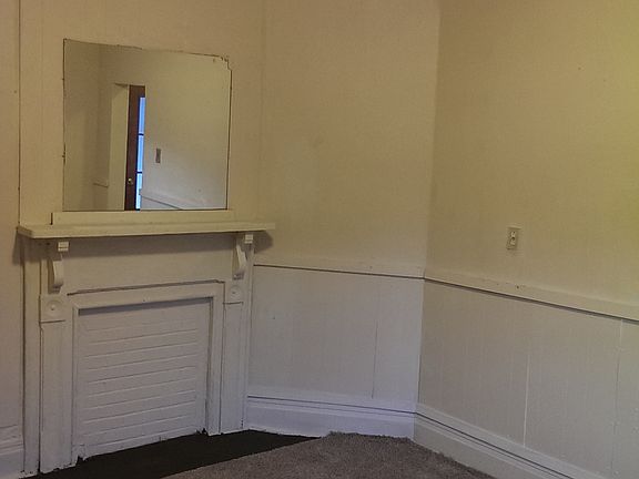 4th image of 811 Railroad St