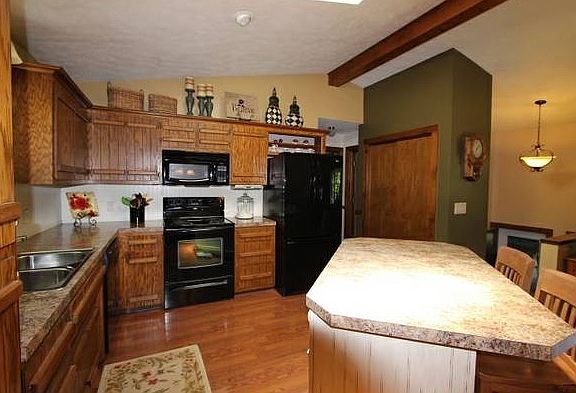 3rd image of 843 Woodside Dr
