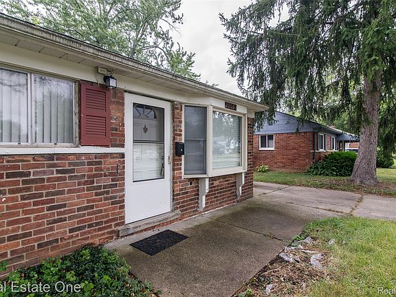 3rd image of 28051 Stuart Ave