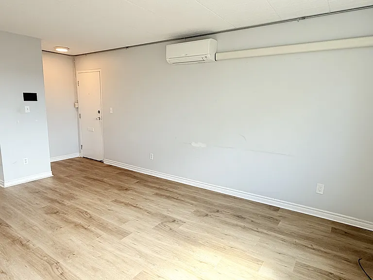 360 Tecumseh Rd W #307 — Photo 3