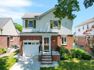 7307 193rd St, Fresh Meadows, NY 11366