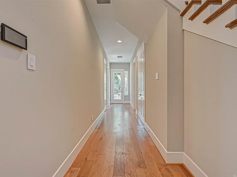 67 Thorpe Ln — Photo 8