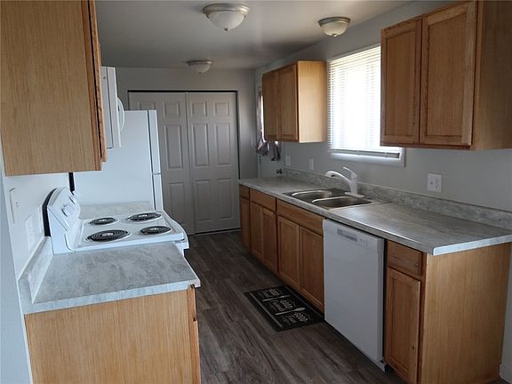 4th image of 623 3rd St E