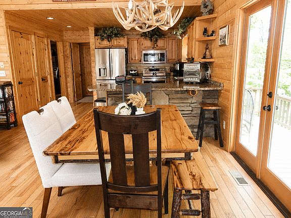 4th image of 649 Weaver Creek Way