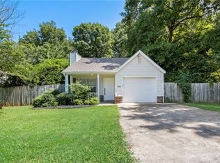 1828 N Pine Cone Dr, Fayetteville, AR 72704