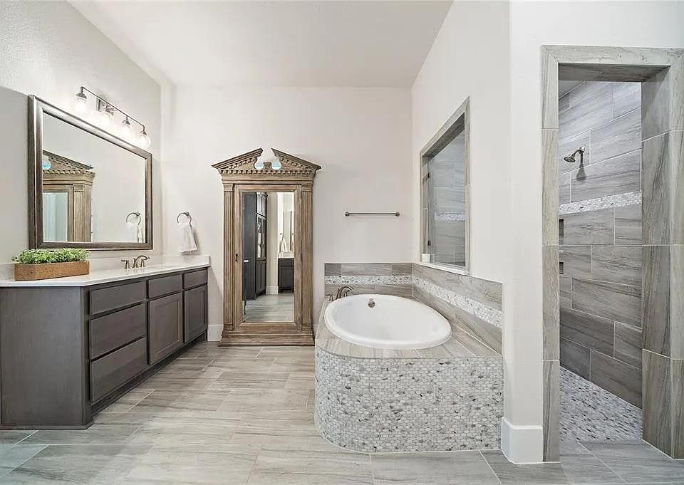 1st image of 110 Russet Bend Pl S