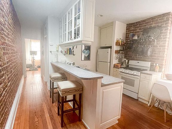 4th image of 205 N Stafford Ave Floor 2