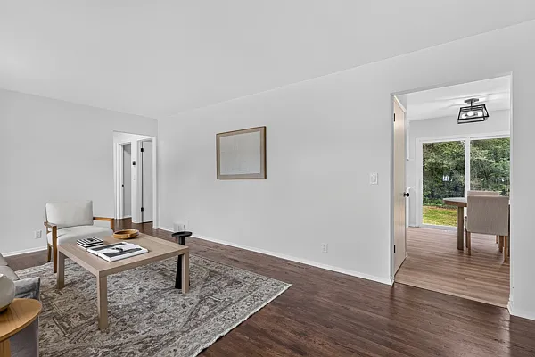 3 bed, 960 sqft, $2,350 — Photo 3