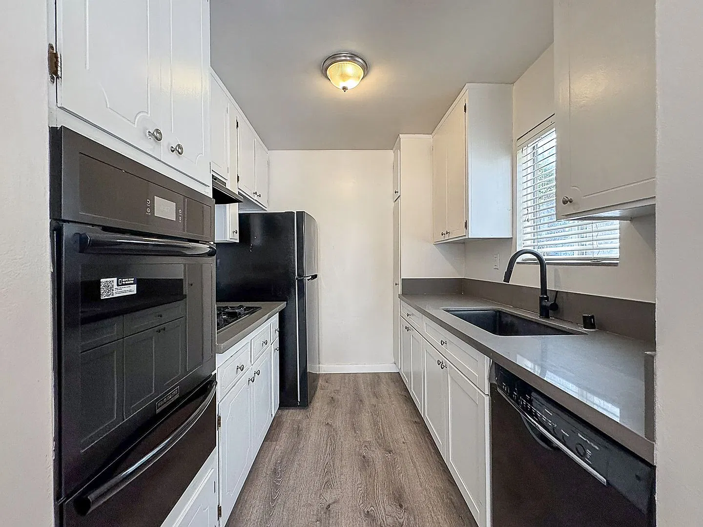 10381 Almayo Ave — Photo 3