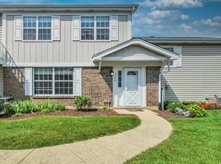 1546 Timber Trl #1546, Wheaton, IL 60189
