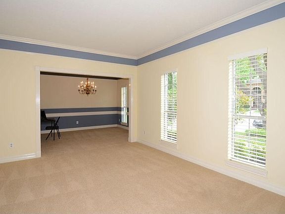 3rd image of 2923 Eagle Creek Dr
