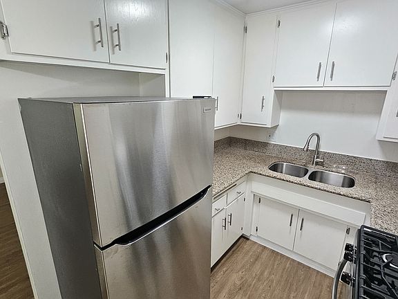 5th image of 815 N Benton Way APT 2