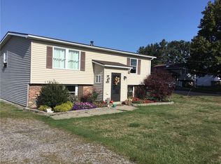 6821 E Bethany Leroy Rd, Stafford, NY 14143