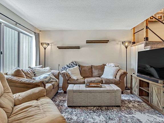 5th image of 1120 Woodgate Dr