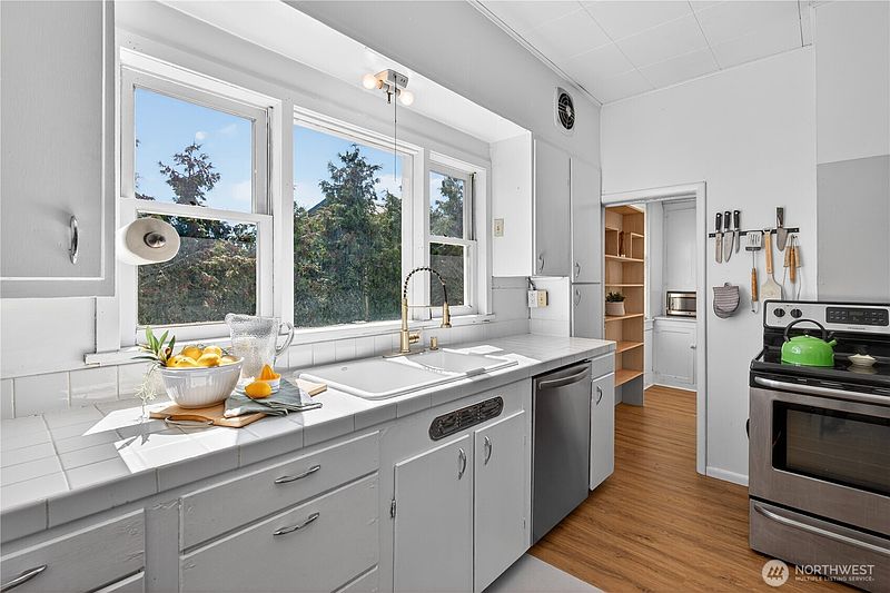 3rd image of 126 W Ash Street