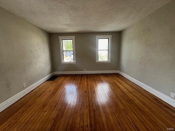 4th image of 934 Wachtel Ave
