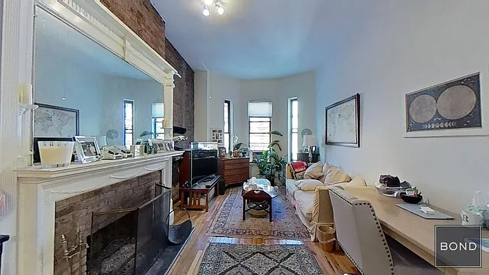 Rented by Bond New York | media 18