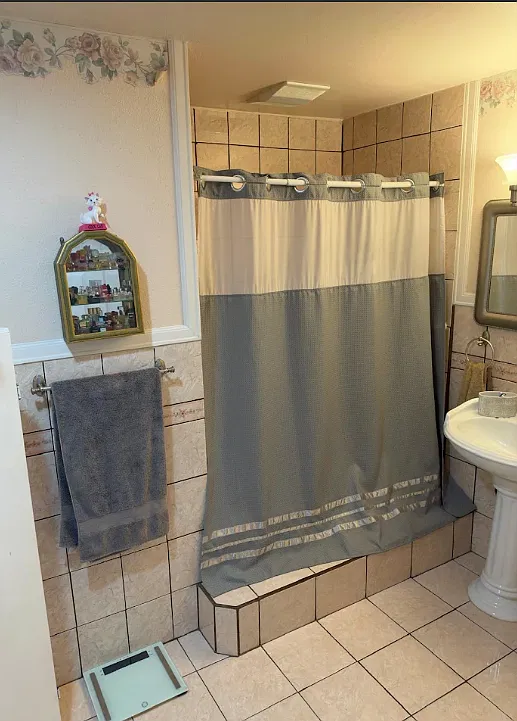 4 bed, 2.5 bath, 1376 sqft, $3,800 — Photo 4