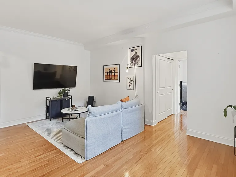4489 Broadway #2D — Photo 9