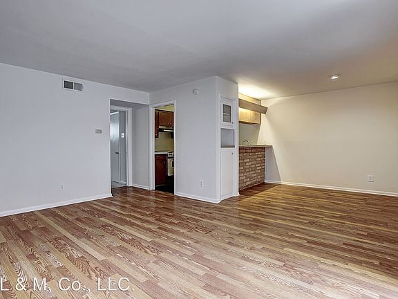 5th image of 229 Westmoreland St APT 01