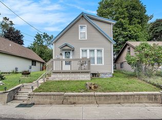 292 6th Ave, Manistee, MI
