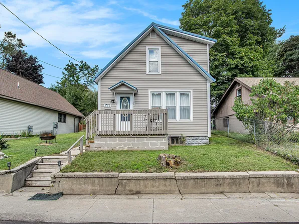 292 6th Ave, Manistee, MI 49660