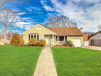 15 Golden Gate Lane, Shirley, NY, 11967