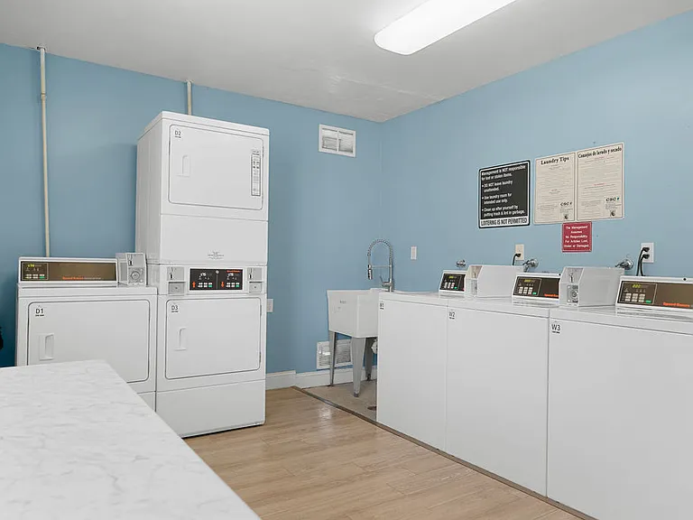 Lincoln Park Apartments — Photo 14