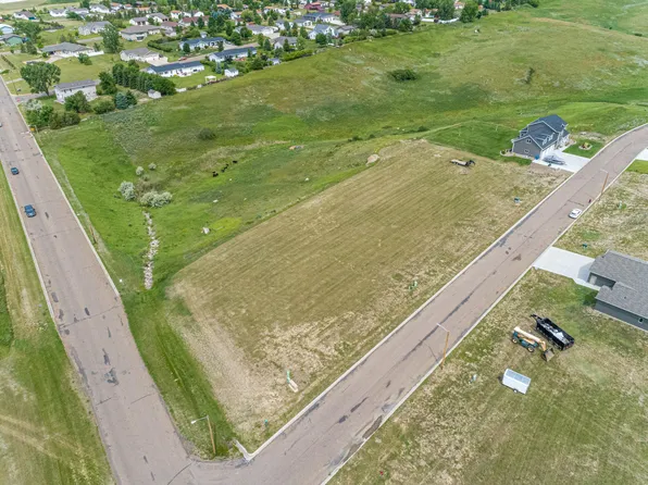 1715 Blackstone Loop W, Beulah, ND 58523