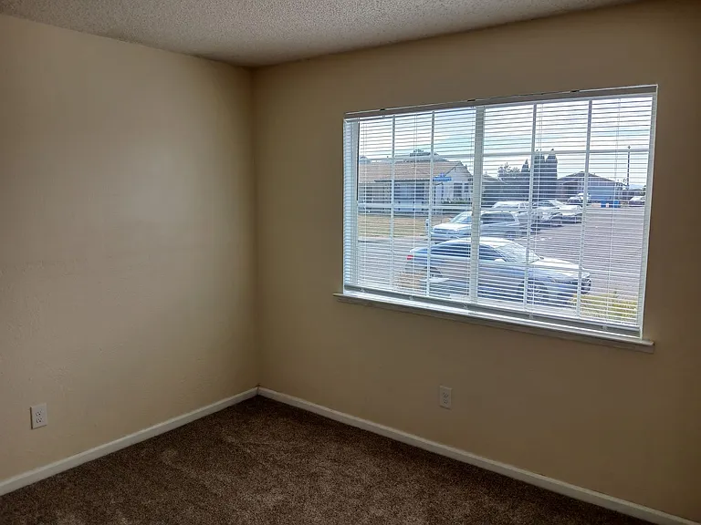 400 Mokelumne Dr — Photo 29