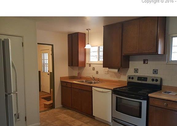 3rd image of 1922 S Institute Ave