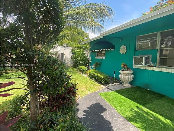 3rd image of 2857 SW 16th St
