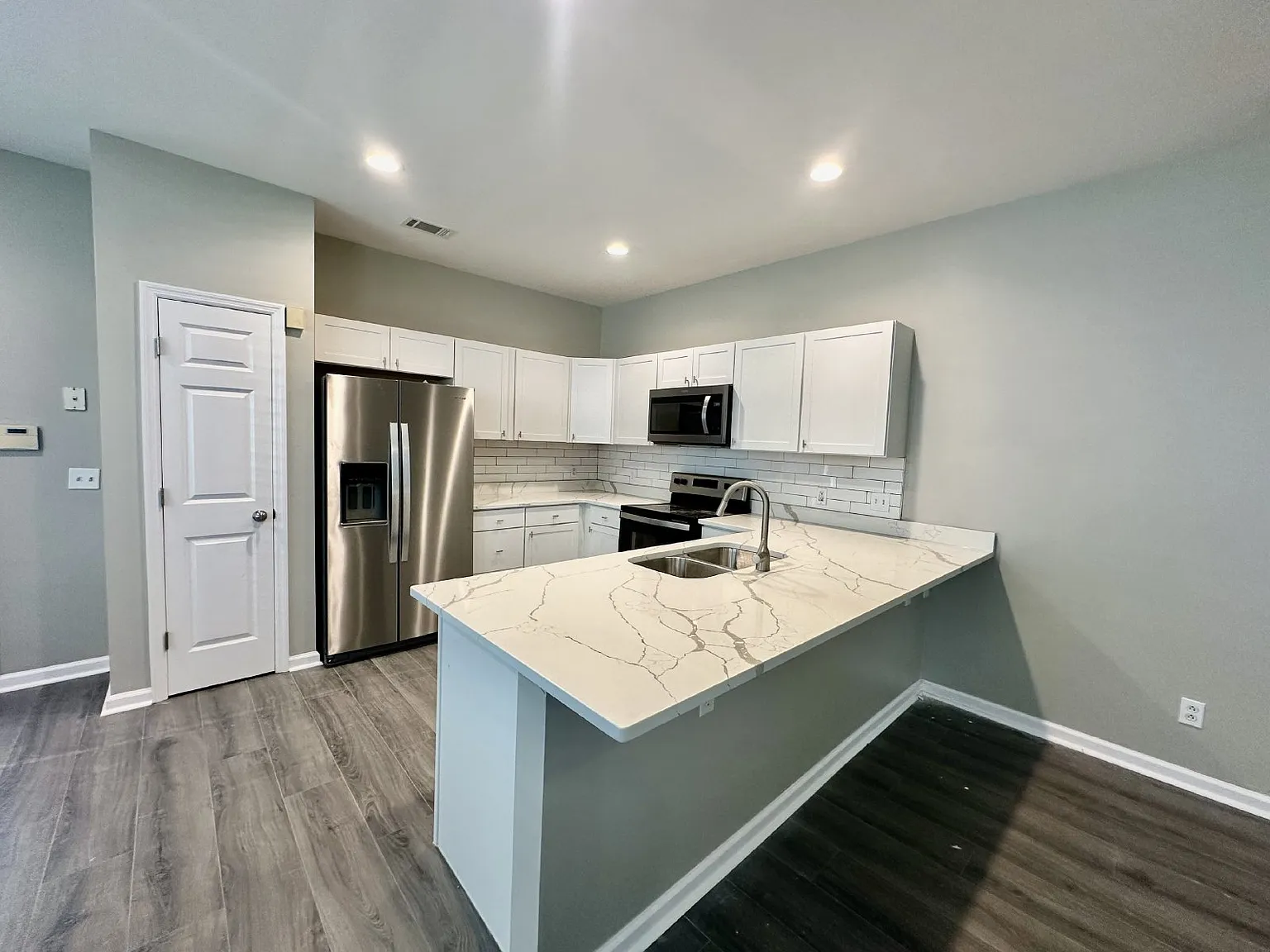 3 bed, 3.0 bath, 1710 sqft, $2,795 — Photo 4
