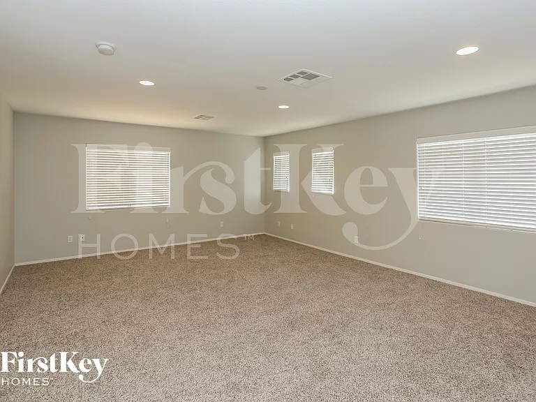 6425 Casamar St — Photo 11