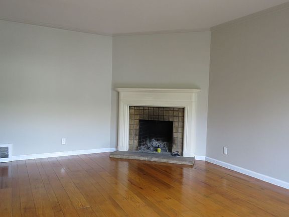 2nd image of 487 Monterey Blvd