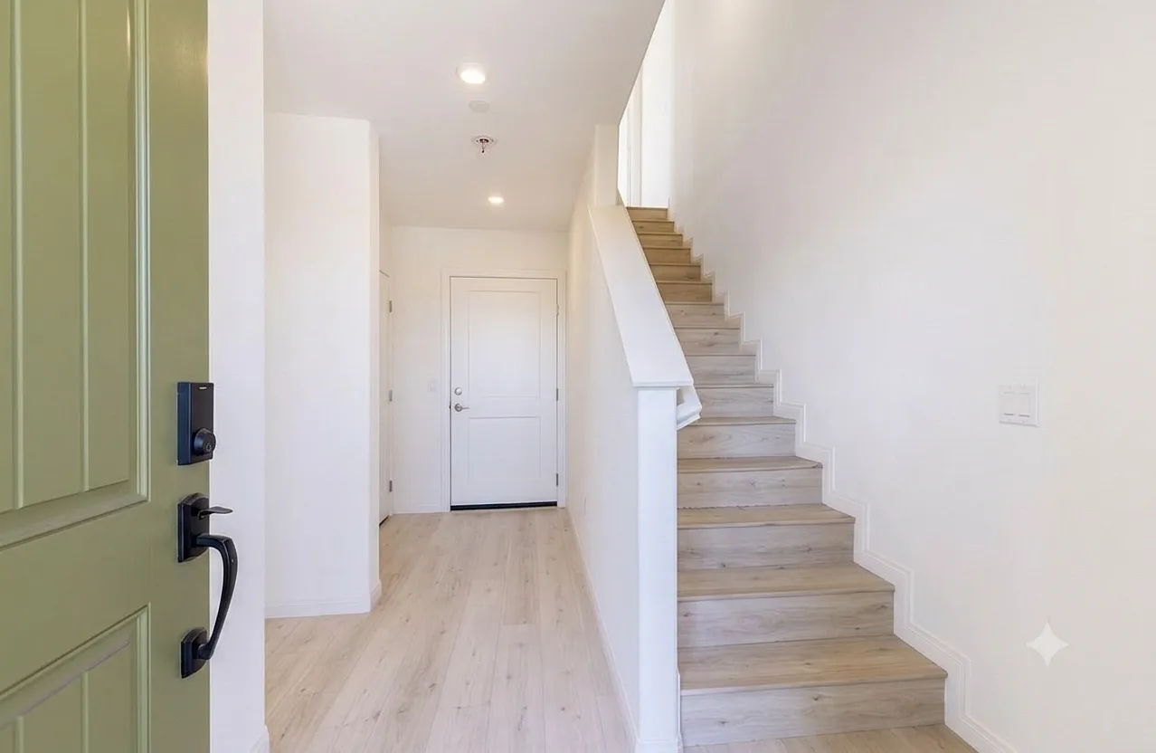 3 bed, 1725 sqft, $4,499 — Photo 3