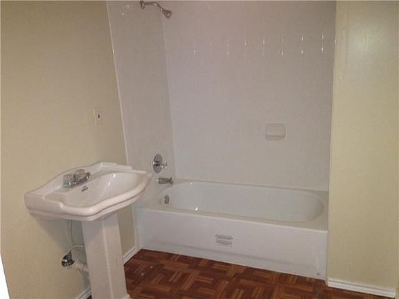 4th image of 226 Camacho St