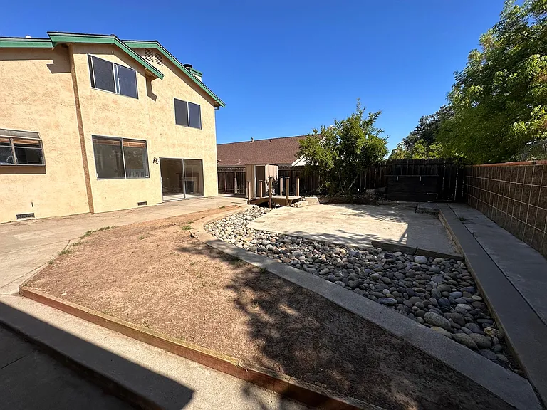 2859 Honeysuckle Cir — Photo 19