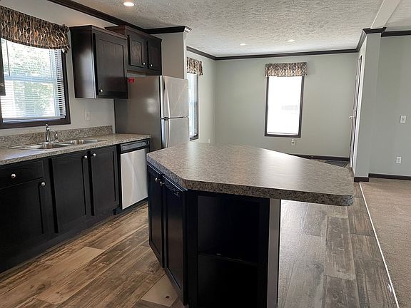 4th image of 260 Pin Oak Dr #132