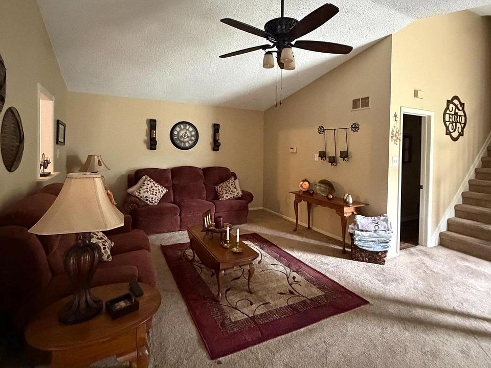 2nd image of 527 Dover Cir