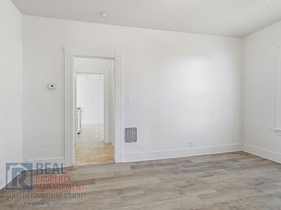 4th image of 52 Francis St