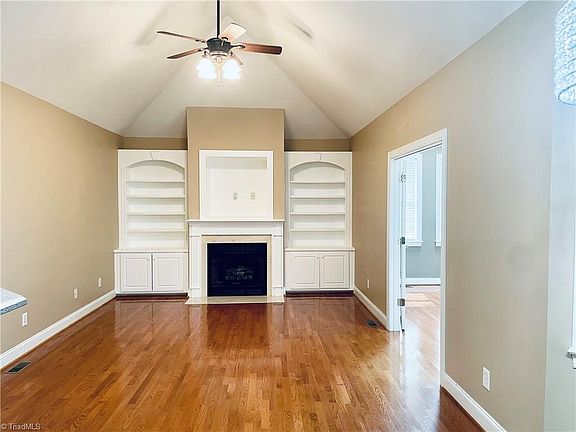 3rd image of 611 Hertford Ln
