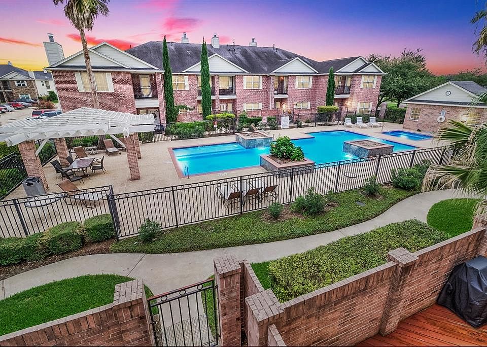 1st image of 2865 Westhollow Dr Unit 32