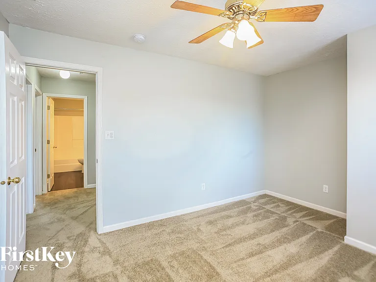 461 E Clear Lake Ln — Photo 8