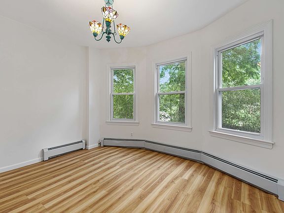 5th image of 132 Hillside Ave