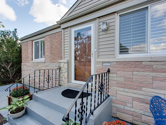 2nd image of 2037 E Touhy Ave