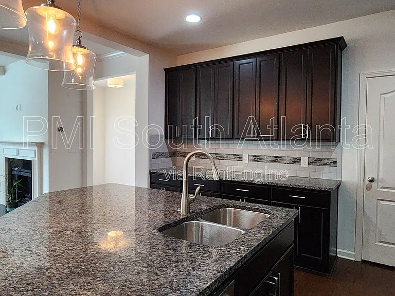 7744 Rutgers Cir — Photo 10