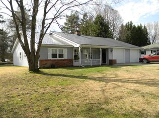 32 W Edgewood Dr, Springville, NY 14141