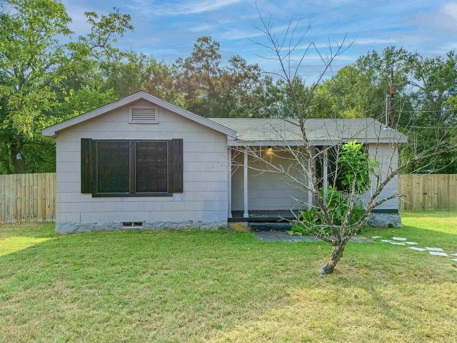 2 bed, 1.0 bath, 950 sqft, $97,500 — Photo 2