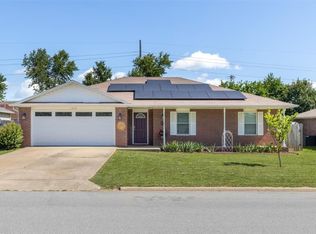 1203 SE 21st St, Bentonville, AR 72712